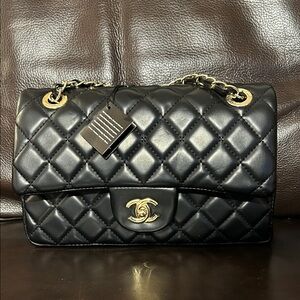 Elegant Black Quilted Chain Bag